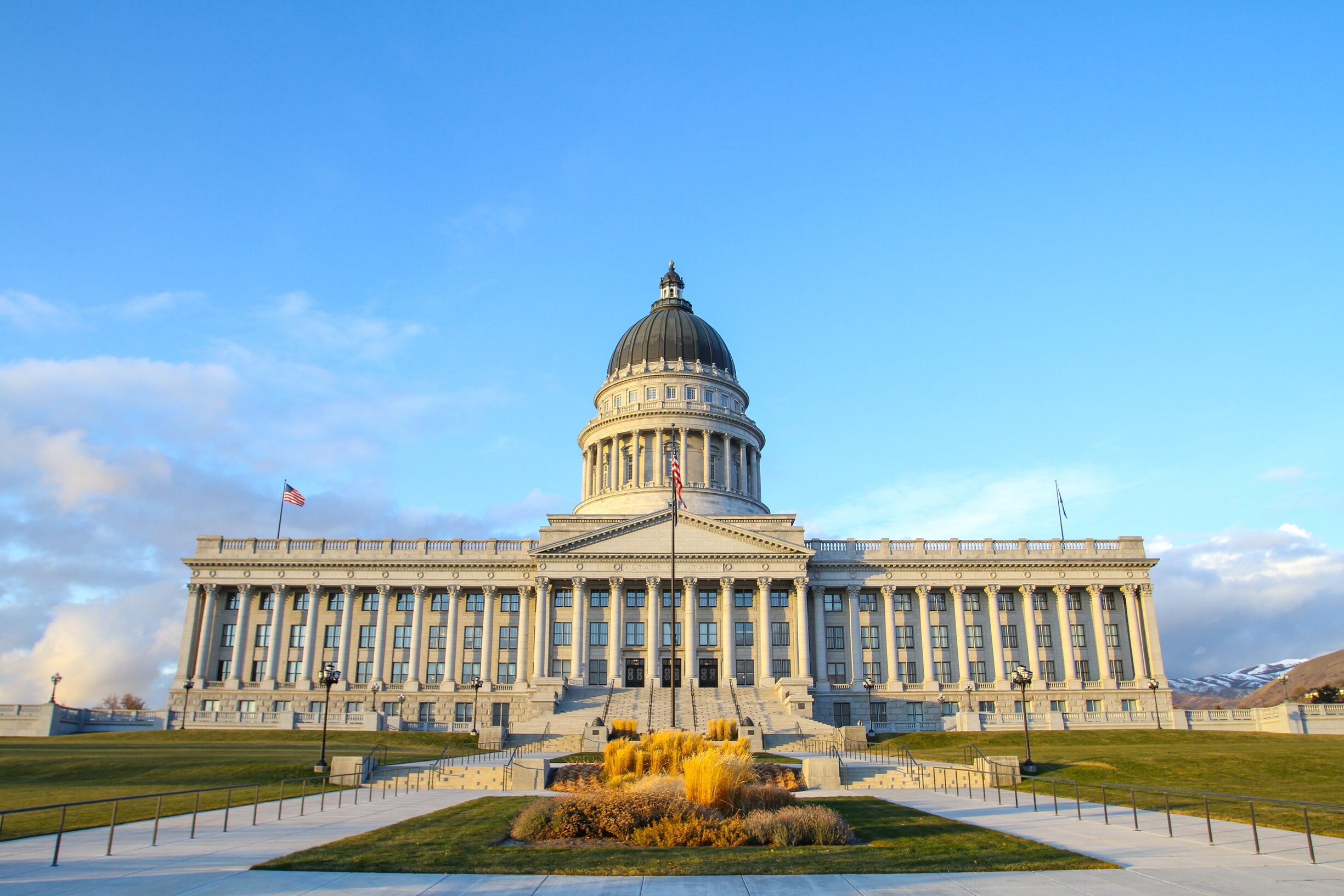 Federal government building representing FERS system
